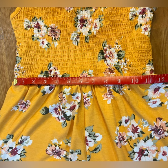 Francesca's Floral Off Shoulder Smocked Romper Juniors Size MEDIUM, Runs Small! - Picture 14 of 14